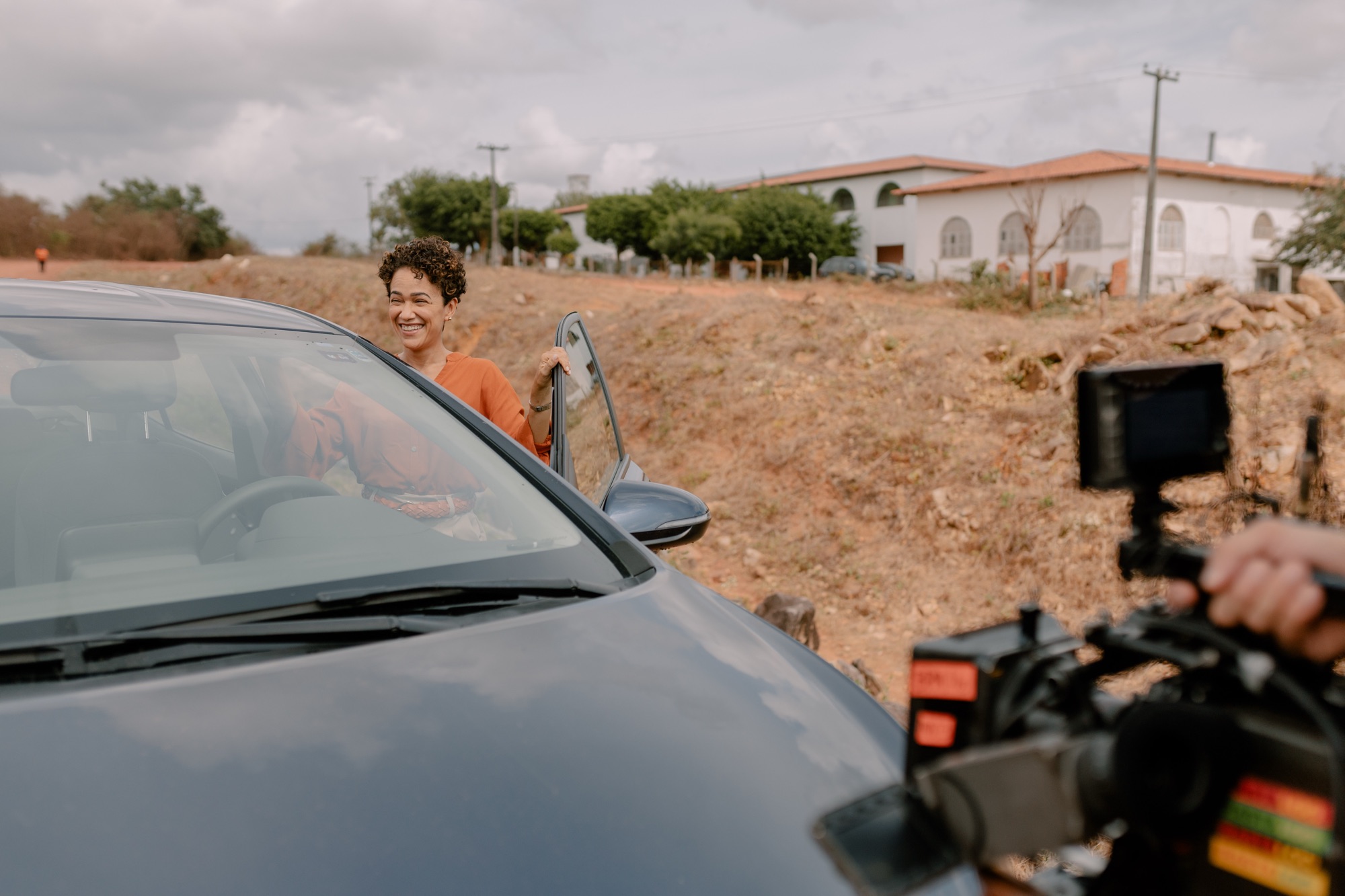 Thriller político ‘A Estranha Familiar’ encerra as filmagens no Ceará
