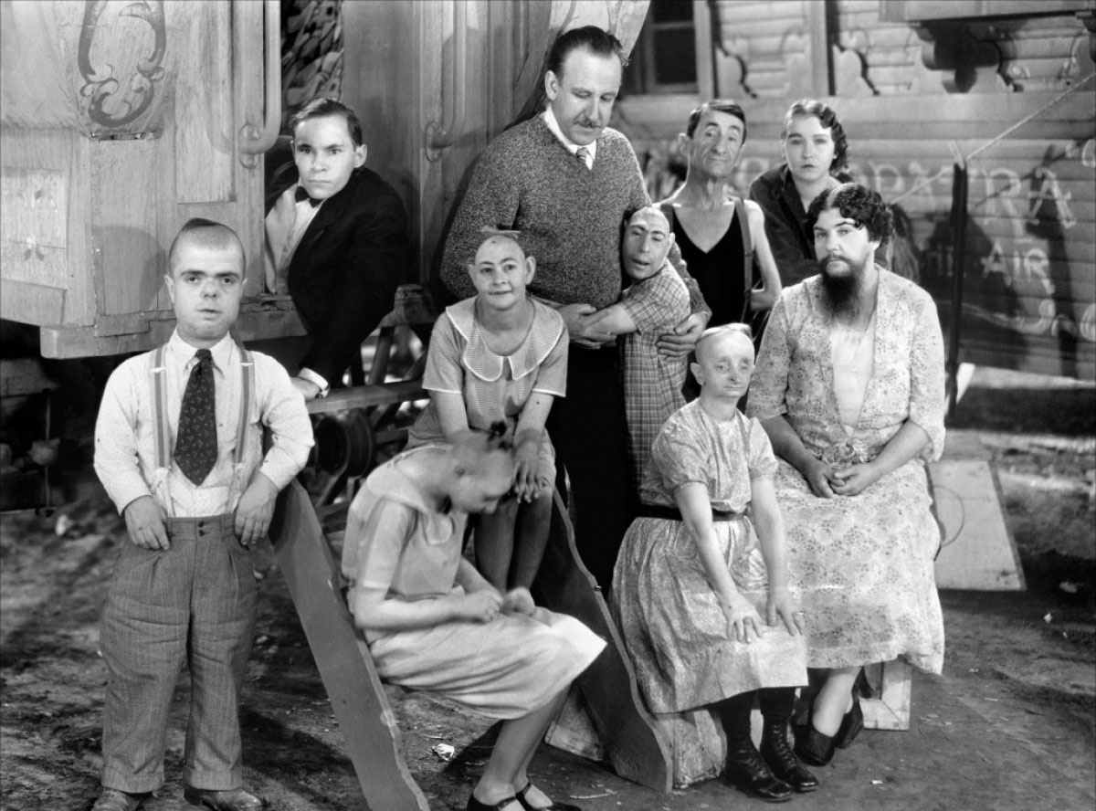 ‘Freaks’ e o olhar que fabrica a monstruosidade | CRÍTICA