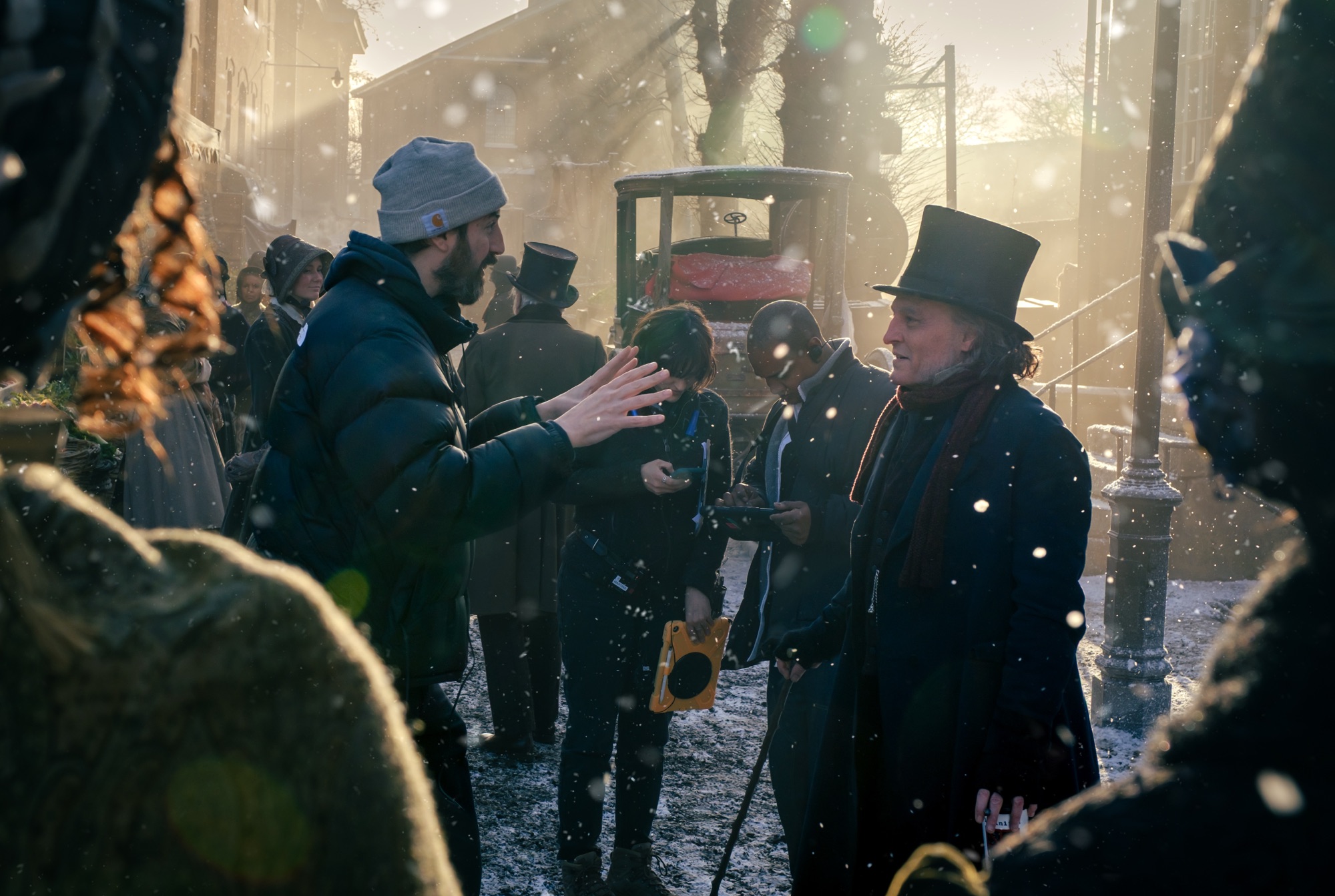 Novo trailer de ‘Ebenezer e os Fantasmas do Natal’ destaca releitura sombria de Ti West